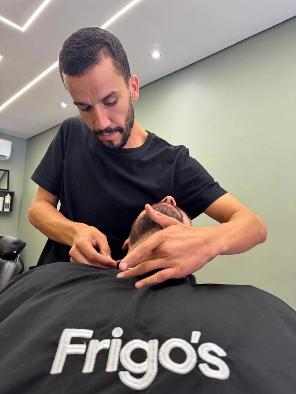 Acabamento profissional — Barbearia Frigo's